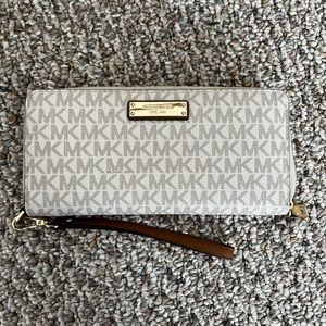 MICHEAL KORS Large Logo Continental Wallet